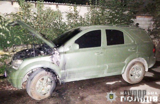 Житомирські поліцейські затримали підозрюваного у підпалі автомобіля військовослужбовця