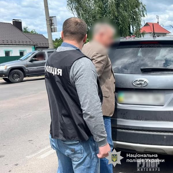 Поліцейські затримали на хабарі мера одного з міст Житомирщини