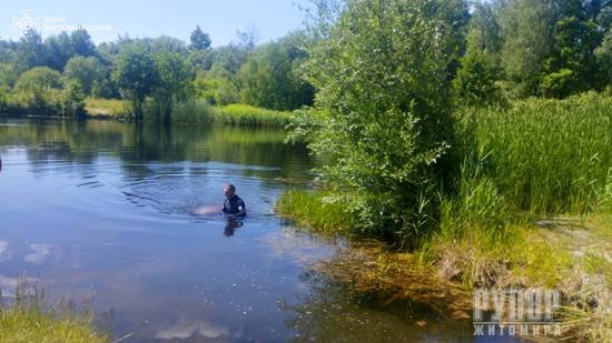 У Звягелі водолази дістали тіло людини з водойми
