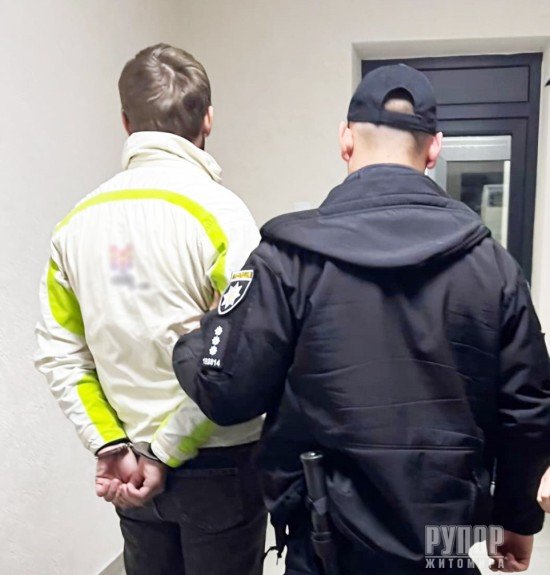 Обікрав подруг на півмільйона: житомирські поліцейські затримали підозрюваного в низці крадіжок
