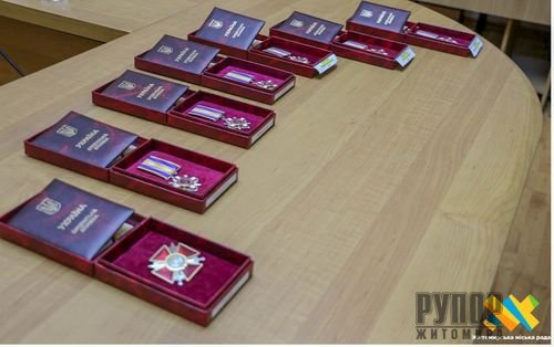 У Житомирі рідним загиблих Героїв вручили державні нагороди