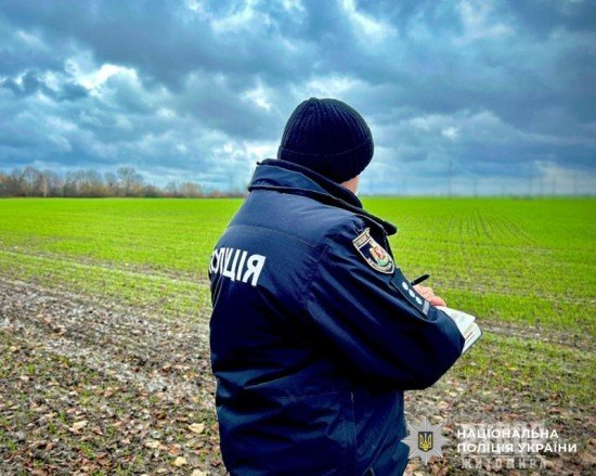 Афера з земельними ділянками на Звягельщині: слідчі поліції повідомили державній реєстраторці про підозру