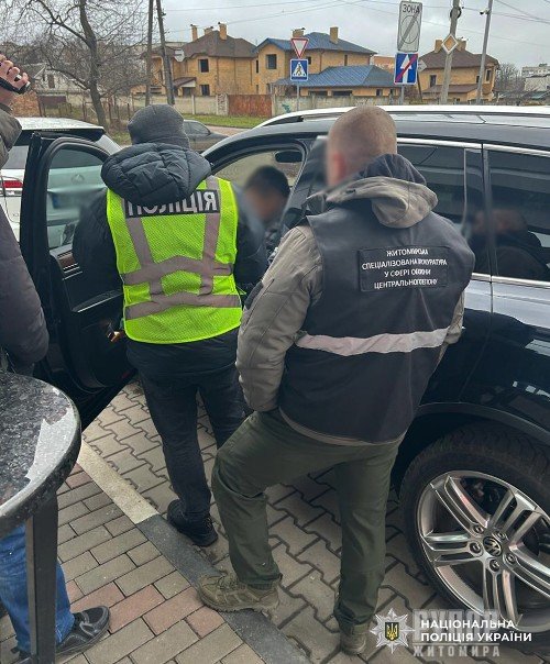 «Гарантував» інвалідність за 3 000 доларів: поліцейські Житомирщини викрили бердичівця у зловживанні впливом