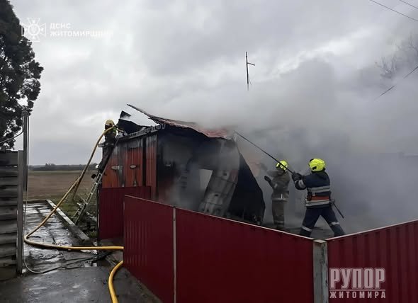 У Звягельському районі рятувальники ліквідували пожежу в магазині