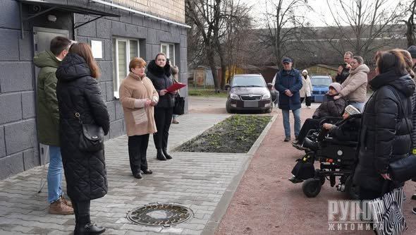 Сім родин внутрішньо переміщених осіб отримали муніципальне житло в Житомирі