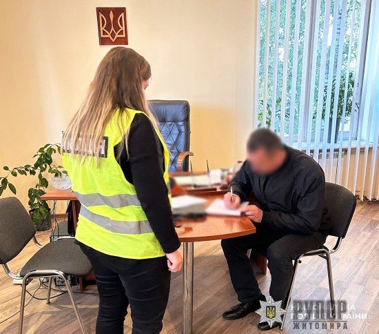 У Житомирі поліцейські завершили розслідування схеми заволодіння бюджетними коштами через фіктивне працевлаштування