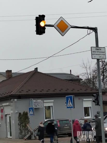 У Житомирі на перехресті вулиць Івана Кочерги та Святослава Ріхтера запрацює світлофор