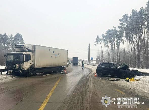 Поліція розслідує ДТП із чотирма потерпілими в Житомирському районі
