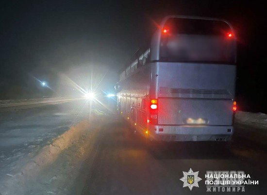 Слідчі додатково встановлюють свідків загибелі пішохода в ДТП у Житомирському районі