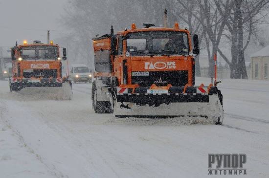 Служба відновлення та розвитку інфраструктури: На Житомирщині сніжить з учорашнього вечора, ситуація на дорогах контрольована