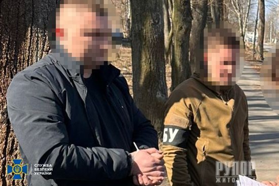 На Житомирщині викрили військовослужбовця ТЦК на хабарі за зняття призовника з військового обліку