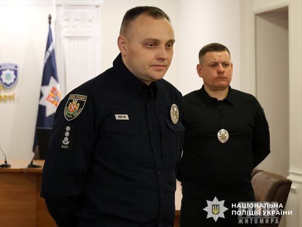 «За оборону України»: у Житомирі родинам загиблих поліцейських передали державні відзнаки