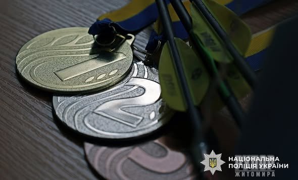 Сила духу та влучність: у Житомирі змагалися у стрільбі з лука учасники бойових дій та ветерани війни
