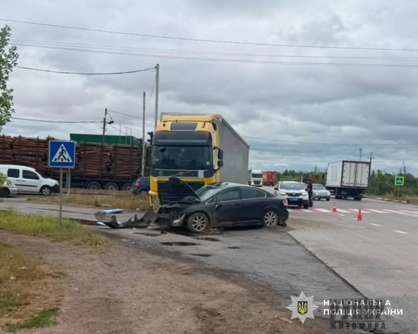 Коростенські поліцейські встановлюють обставини травмування жінки та немовляти в ДТП