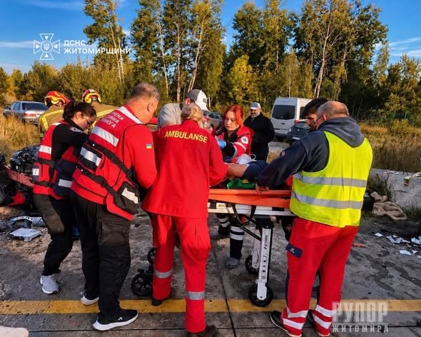У Житомирському районі ДТП за участю двох вантажівок та двох легковиків