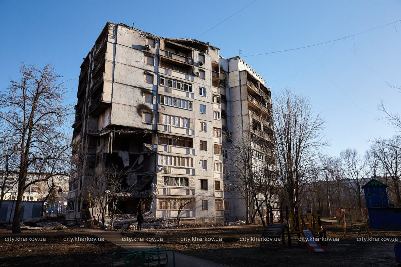 У Харкові триває демонтаж зруйнованих обстрілами будинків