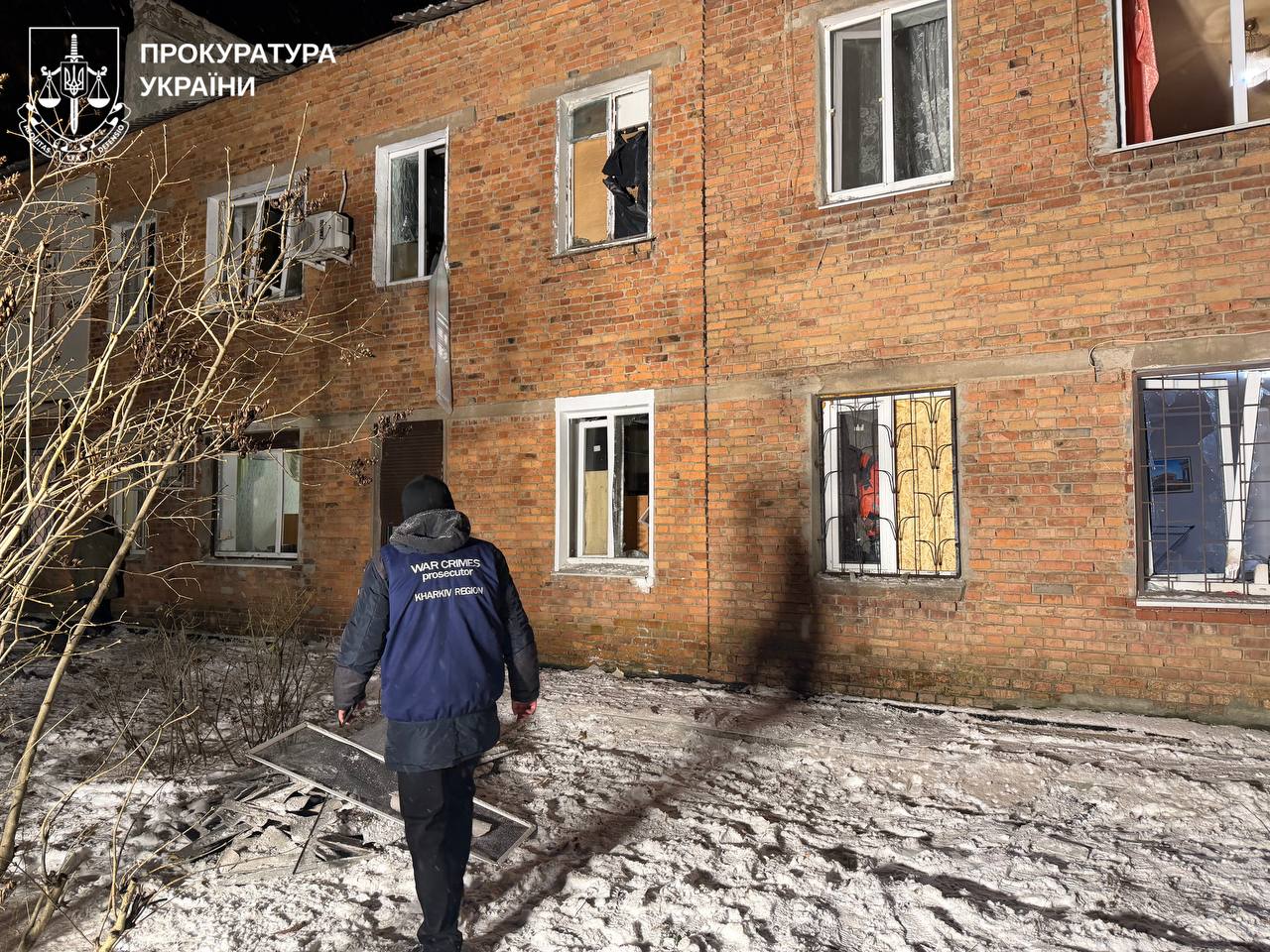 Правоохоронці фіксують наслідки авіаудару по Харкову: двоє загиблих, шестеро поранених, серед них дитина (відео)