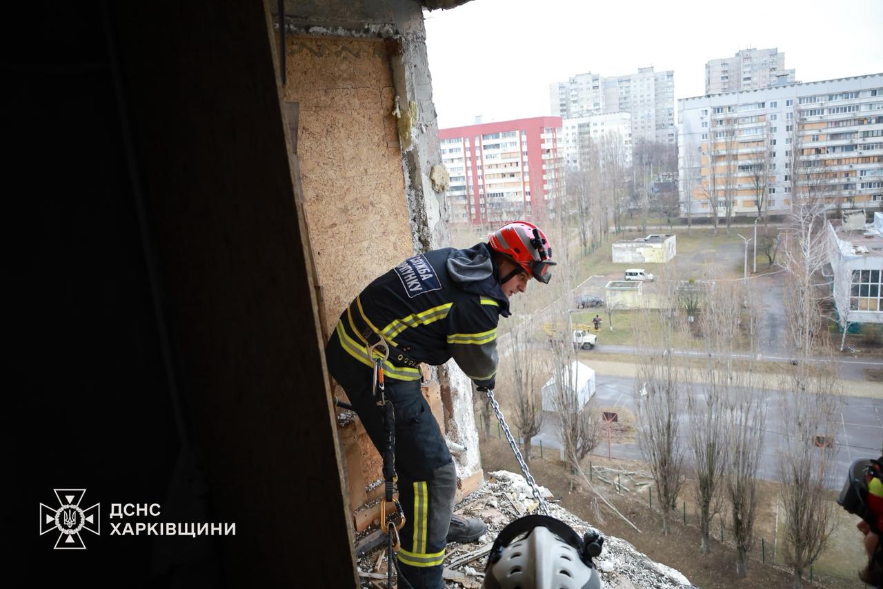 Харків 27 березня: ракетний удар, евакуація дітей