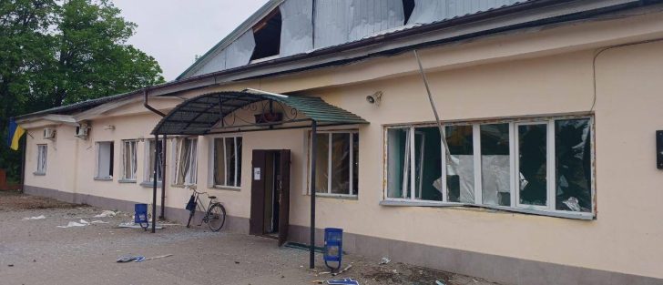 РФ вдарила по залізничному вокзалу на Харківщині під час прибуття електрички