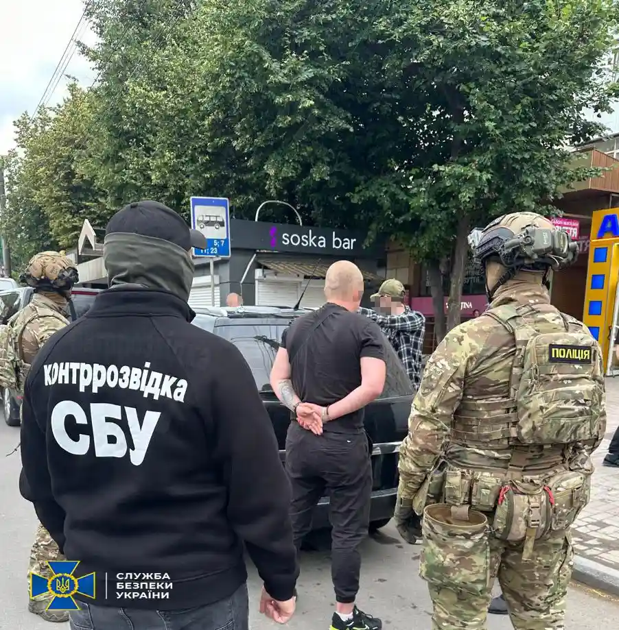 СБУ та Нацполіція блокували чергову схему незаконного виїзду за кордон чоловіків призовного віку