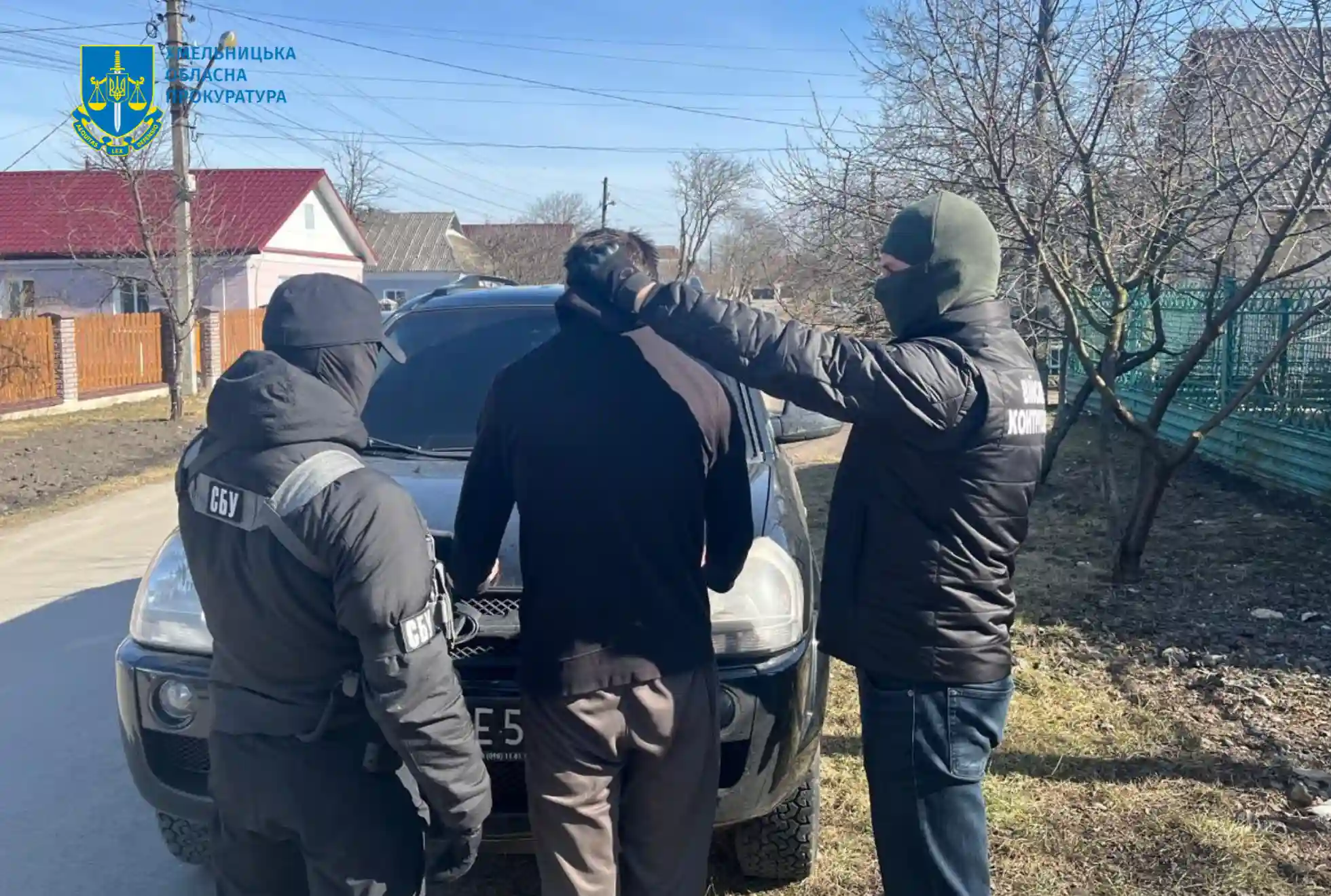 Хмельничанин розвідував для ворога дані про рух авіації з даху власного будинку