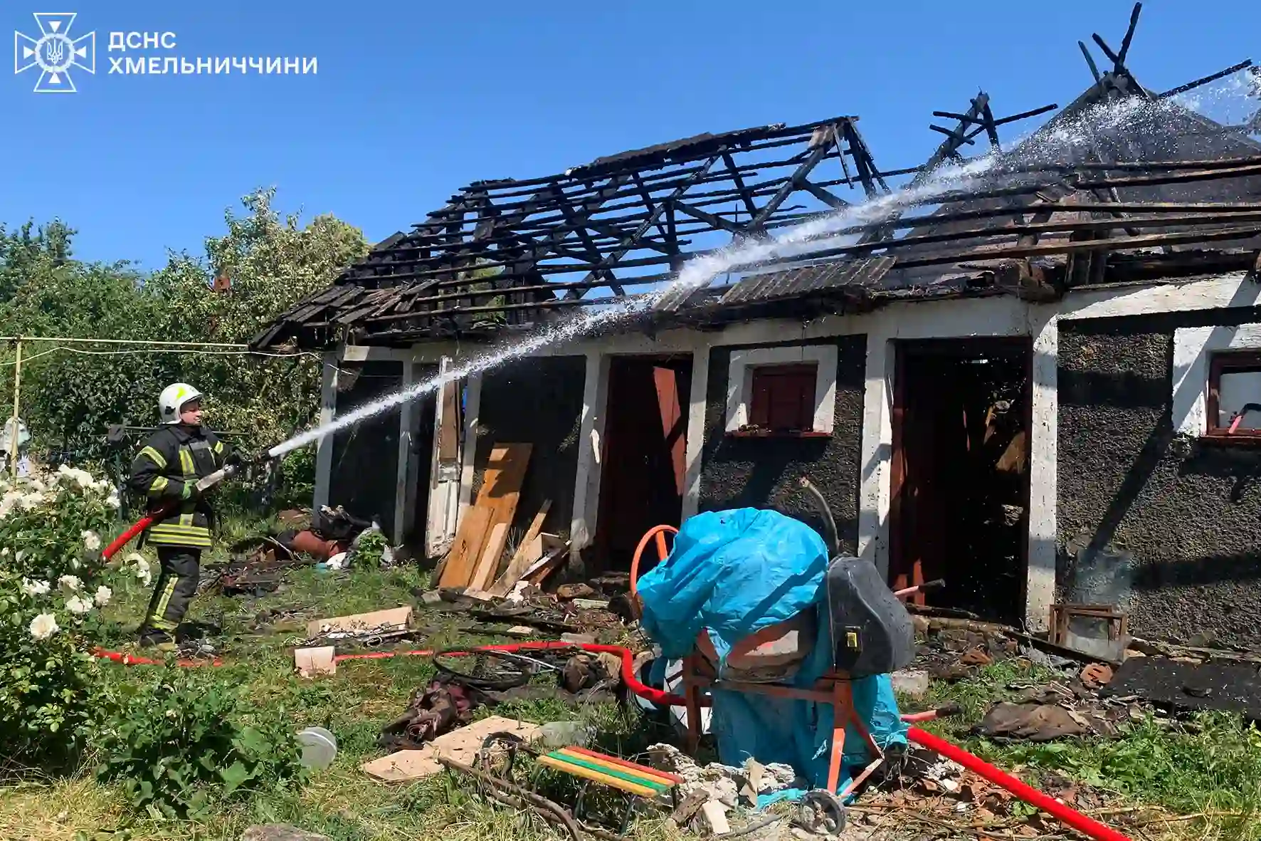 Сім пожеж ліквідували вогнеборці протягом минулої доби: палали господарчі споруди та екосистеми