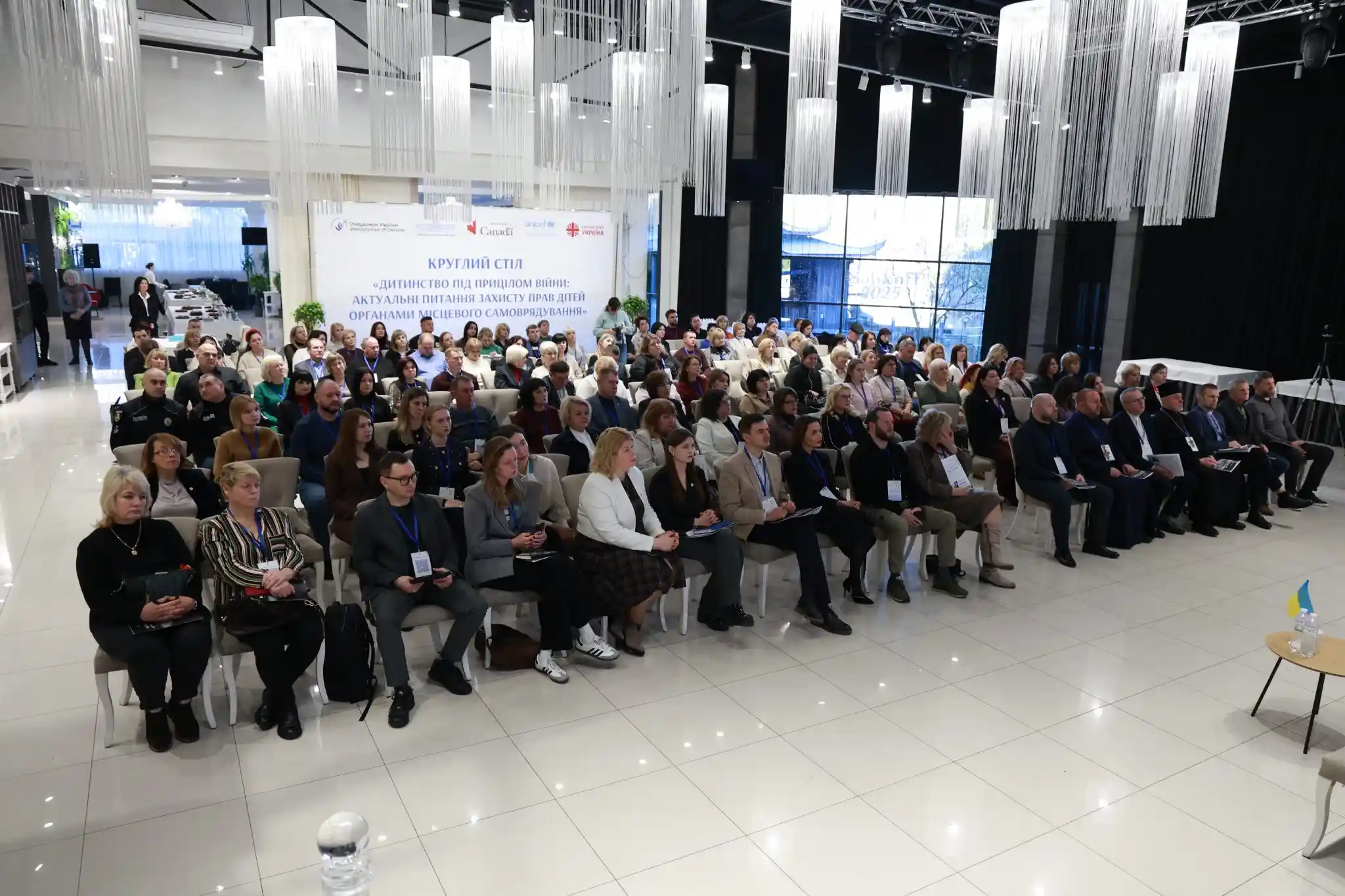 На Хмельниччині відбувся круглий стіл «Дитинство під прицілом війни: актуальні питання захисту прав дітей органами місцевого самоврядування»