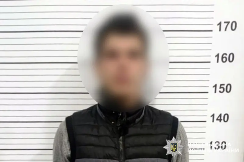 Поліцейські оголосили підозру чоловікові, який викрав майже 180 тисяч гривень у своїх односельців