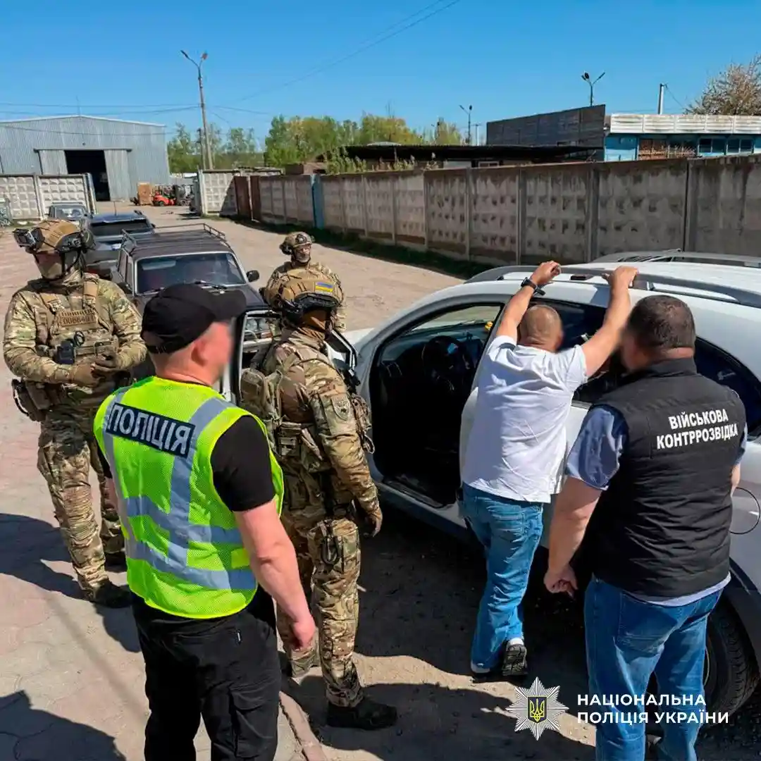 Торгівля тилом: на Хмельниччині затримали ділків, які продавали «зручні» посади