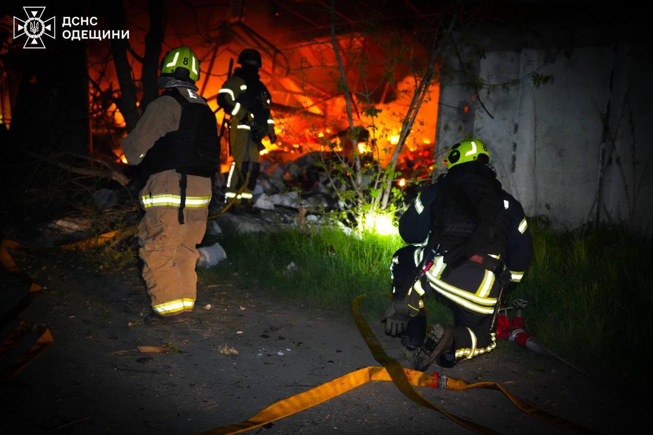 Вночі ворог атакував портову інфраструктуру Одещини (ФОТО)