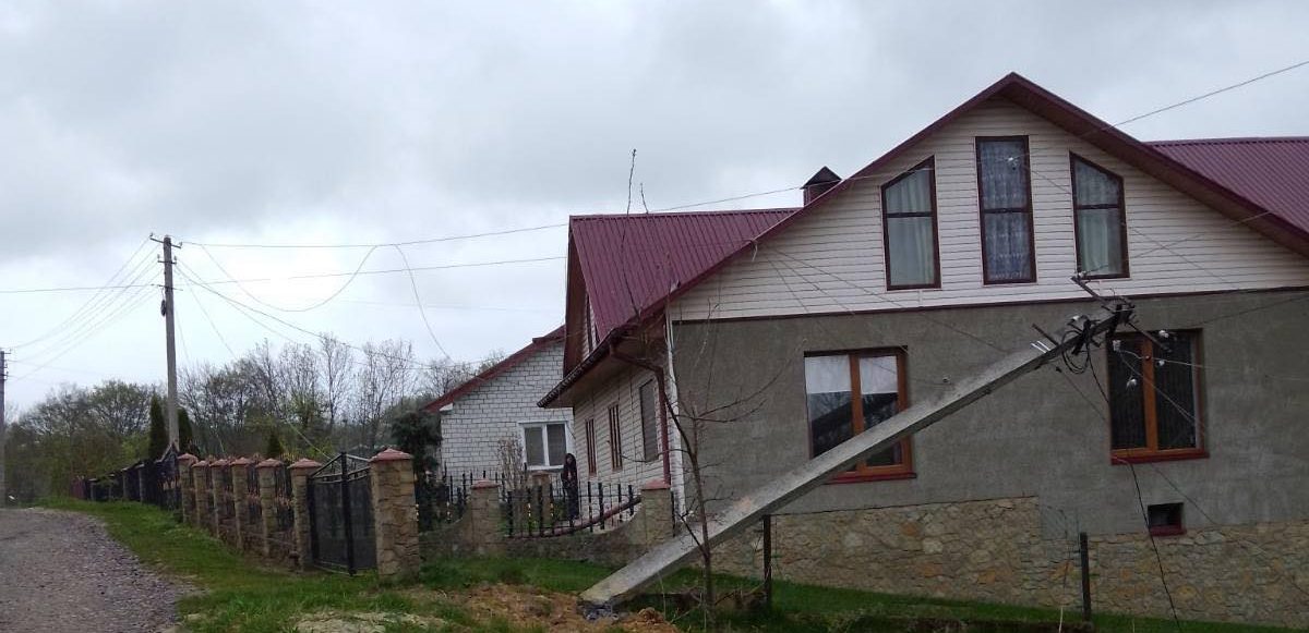 У деяких громадах Франківщини через буревій аварійні вимкнення світла