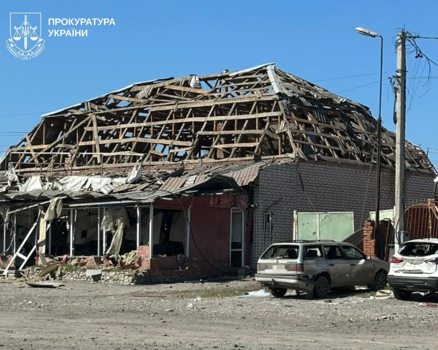 Ракетна атака по Мерефі: загинули п’ятеро людей, є постраждалі (ФОТО)