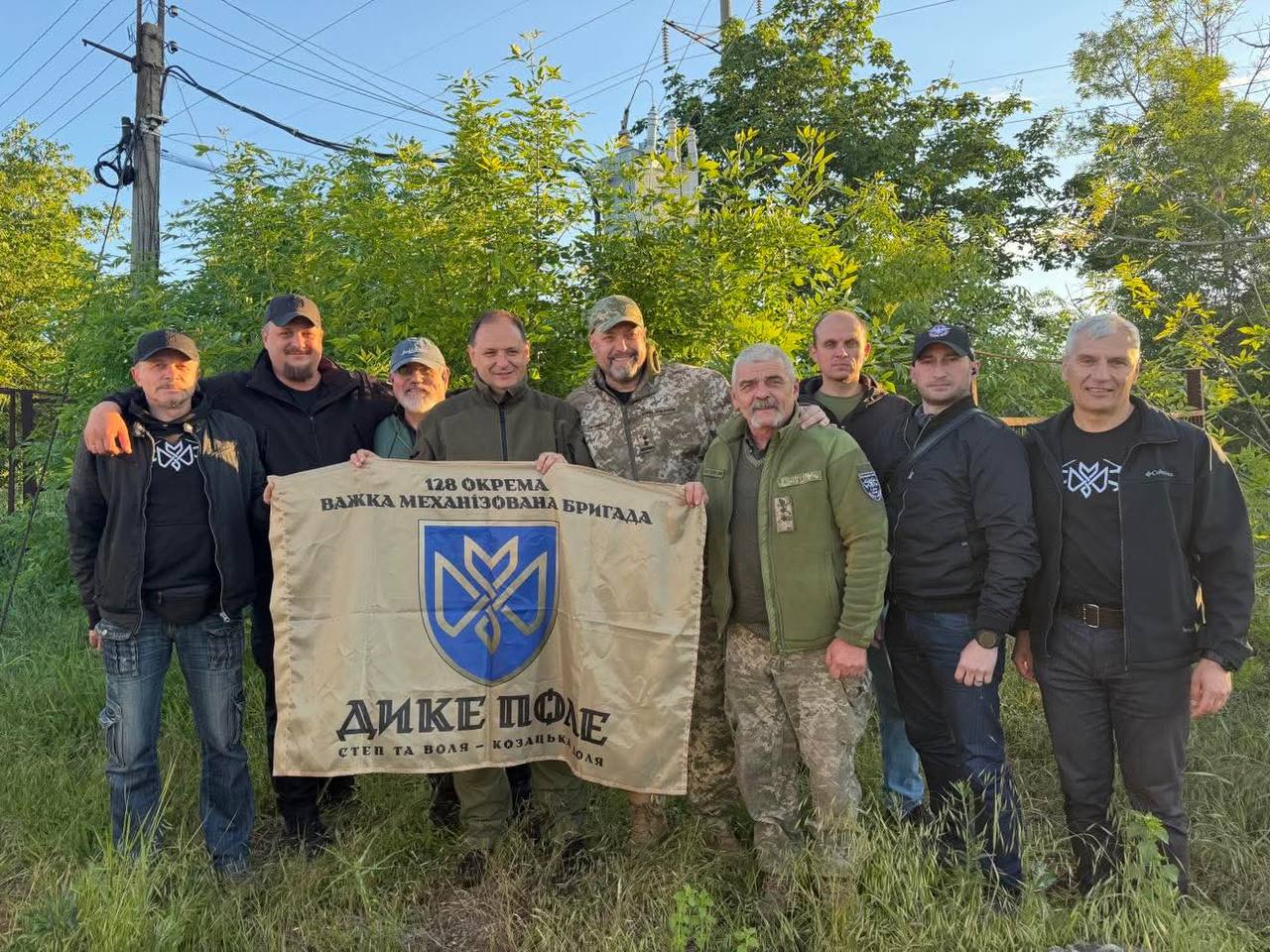 Голову партії “Свобода” Олега Тягнибока поранили на фронті, – Марцінків