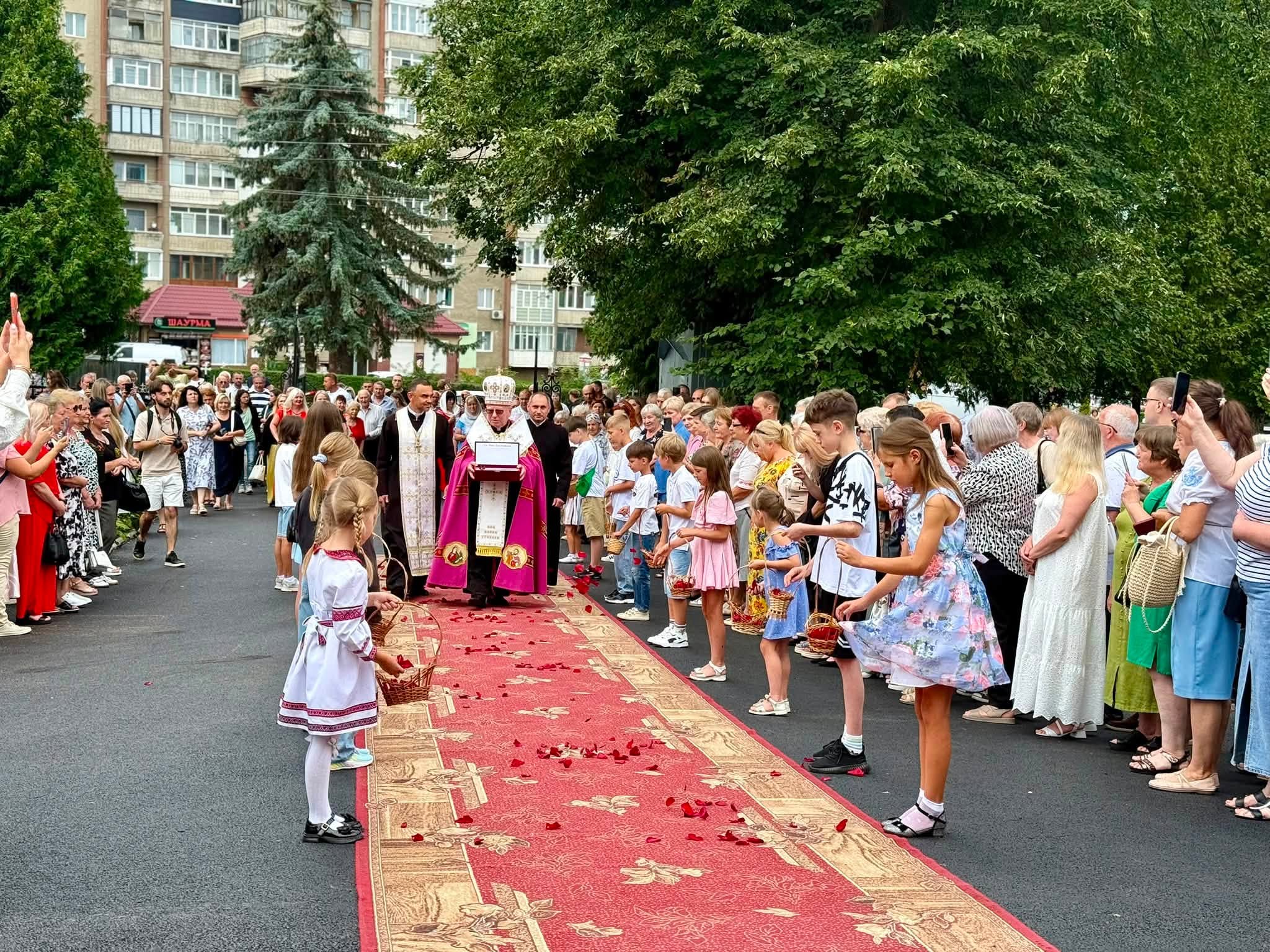 Історична подія: у Калуші храм отримав від Ватикану мощі святого Івана Хрестителя та папський декрет (ФОТО)
