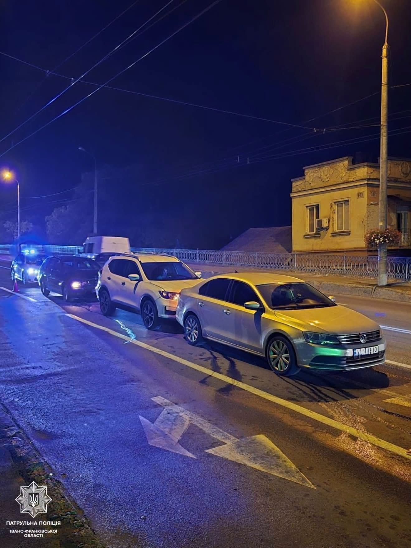 У Франківську водійка BMW спричинила ДТП: вона була нетверезою (ФОТО)