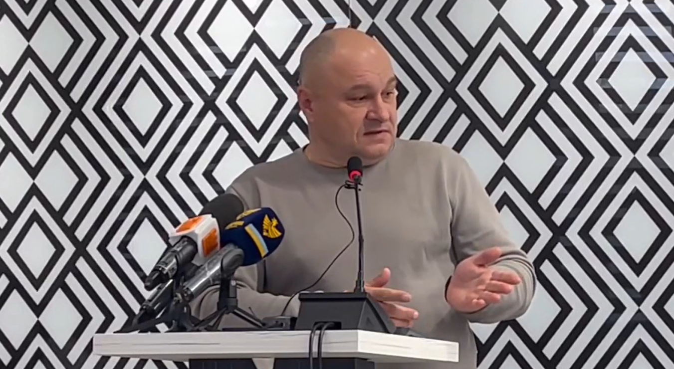 “Або стійку заберіть, або знак почепіть”: що відбувається з дорожніми знаками у Франківську (ВІДЕО)