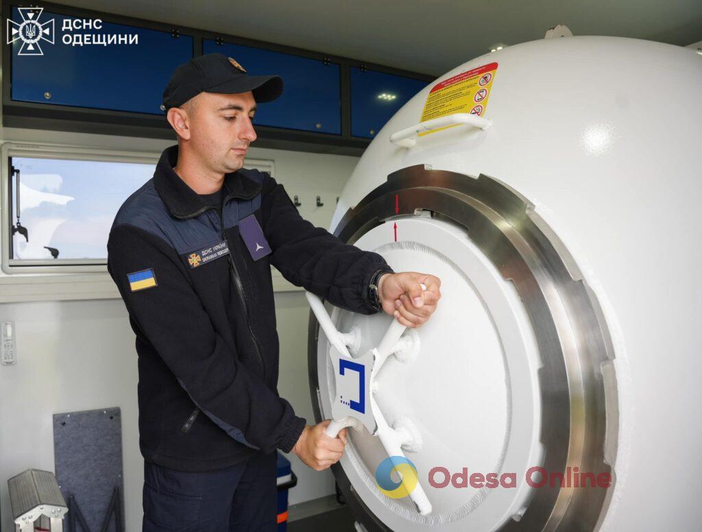 Одеські водолази-рятувальники отримали спеціальний мобільний водолазний комплекс