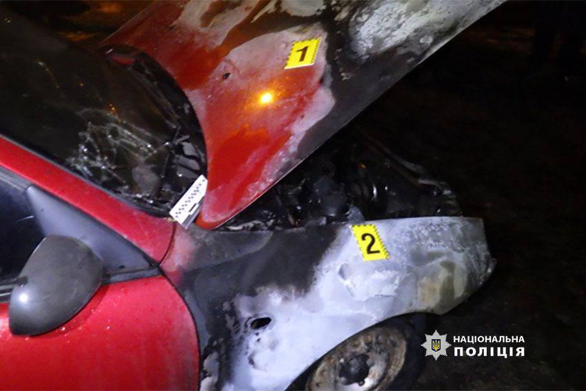 У Києві чоловік підпалив авто: поліція назвала причину (фото)