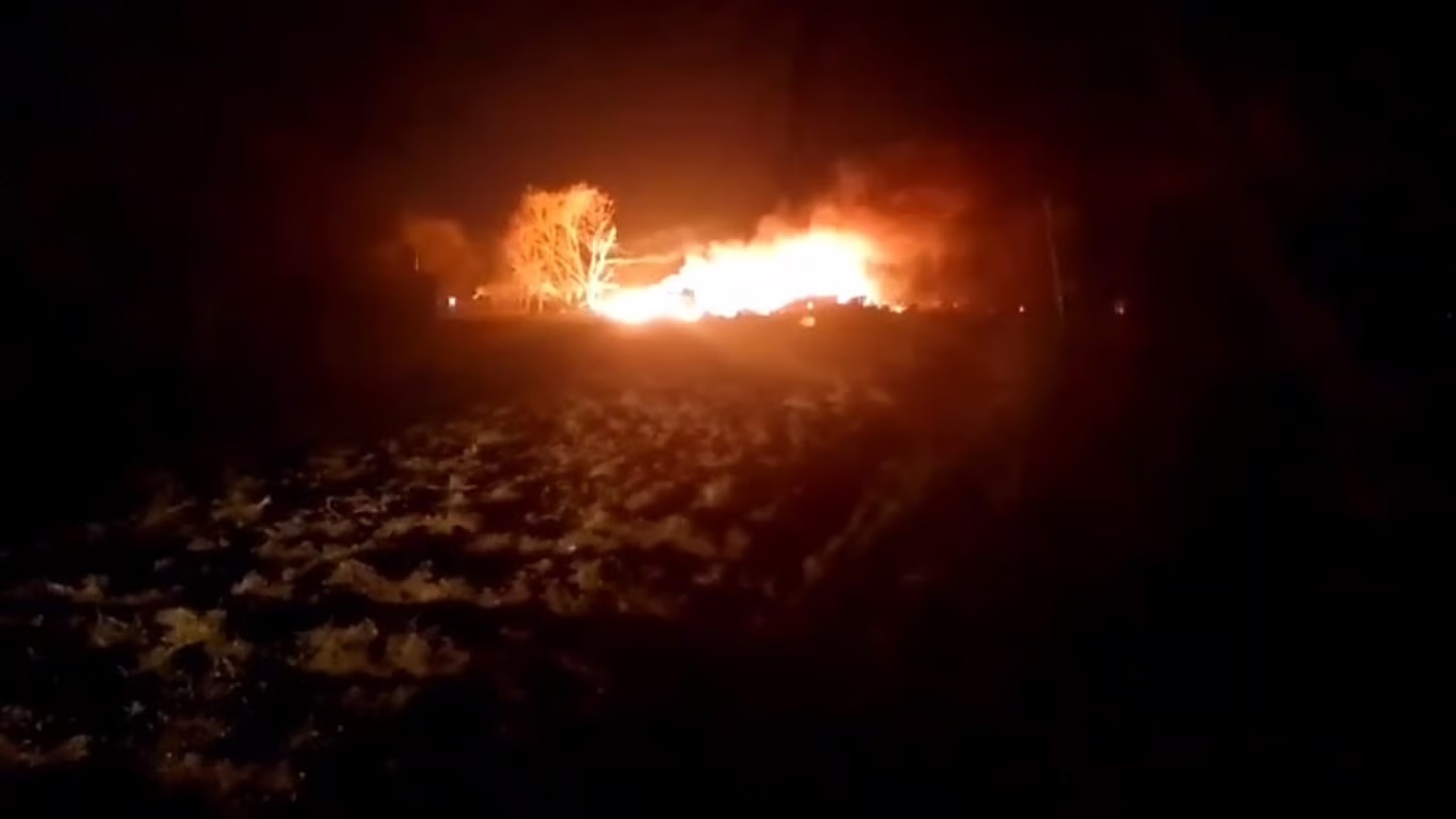 В Росії впав військовий літак: з'явилося відео