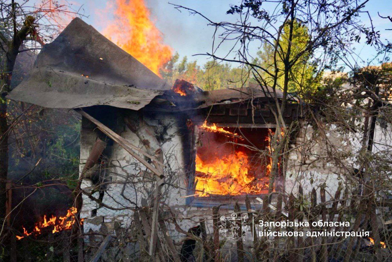Росіяни масовано атакували «шахедами» Запоріжжя: з'явилося відео наслідків