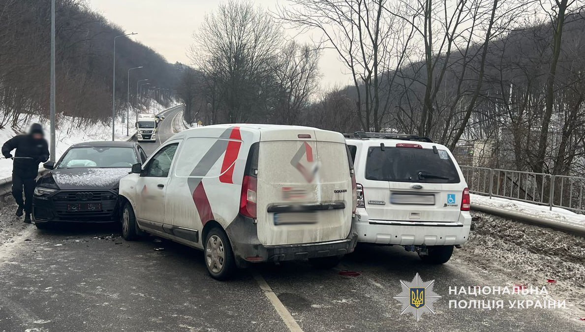 ДТП у центрі Львова: 21-річний водій протаранив жінку, постраждала у лікарні (фото)