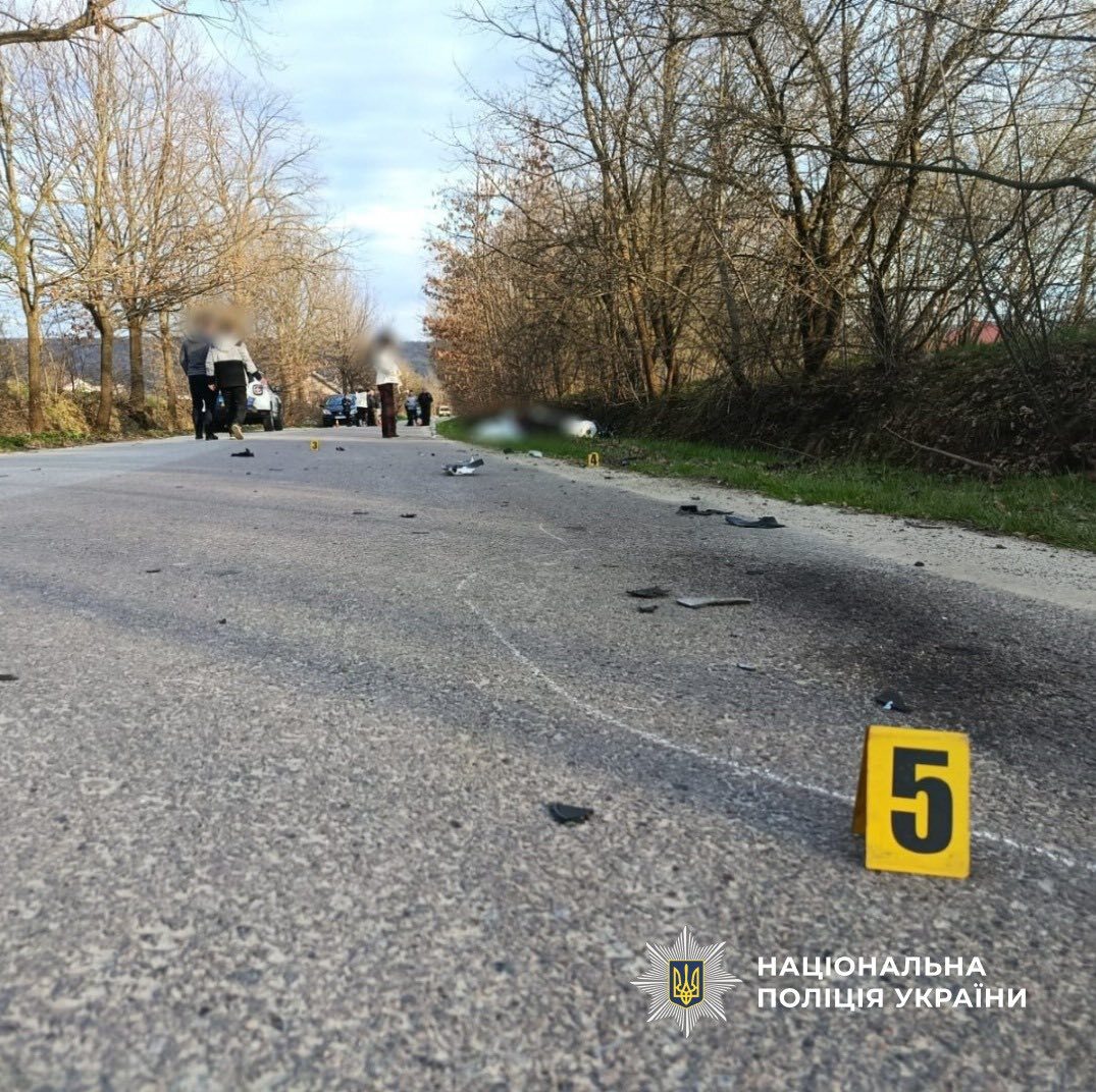 Загинув миттєво на місці: фото з смертельної аварії на Прикарпатті