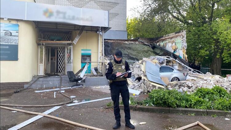 Ночью в центре Чернигова прогремел взрыв в банке