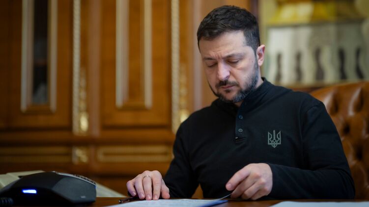 Зеленский ввел новые санкции, в том числе против уехавшего из Украины Онищенко. Экс-нардеп отреагировал