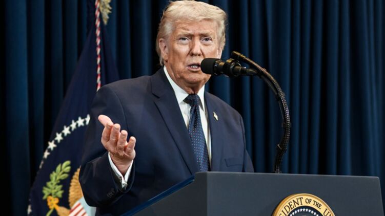 Перед промежуточными выборами в Конгресс Трамп обвинил Украину и демократов в росте цен на бензин