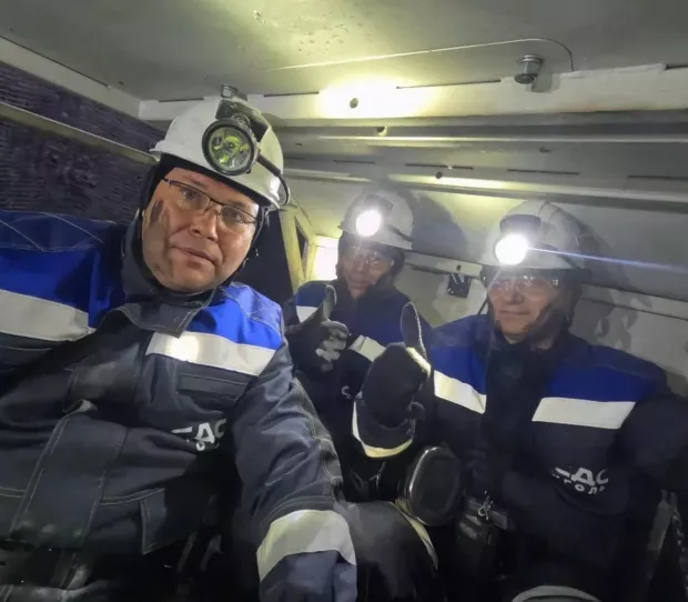 У соцмережах висміяли російського губернатора через вугільний "макіяж" (фото)