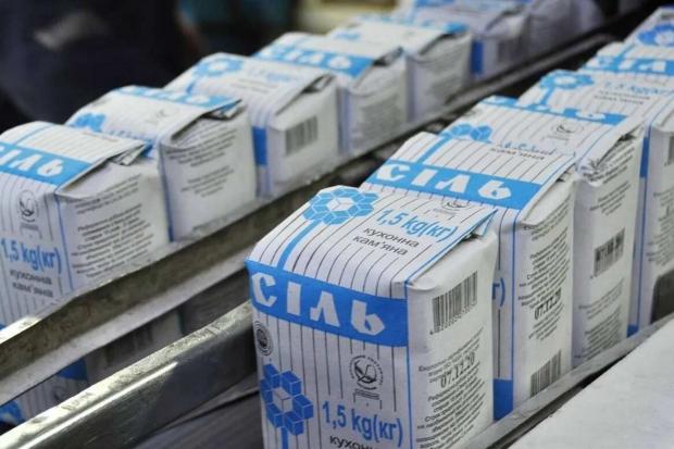 "Люди по 70 банок огірків викинули. Капуста не кваситься": Українська блогерка поскаржилась на погану сіль у супермаркетах (відео)