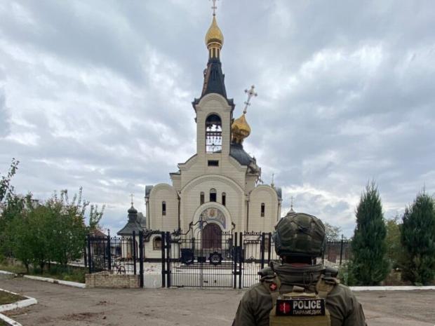 "Захисники" православ'я: Російські військові вдарили по храму в Костянтинівці, коли там перебували люди, є жертви (фото)