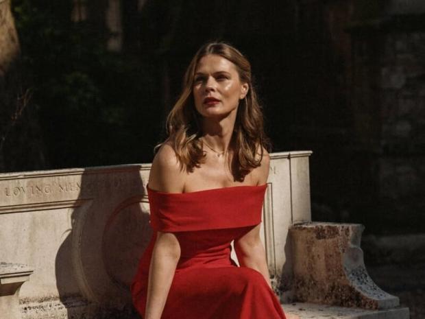 Ольга Фреймут висміяла незнайомця, якого побачила в одязі з портретом "власниці" (фото)