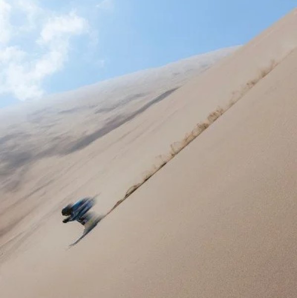 Аж лижі задимилися: 23-річний француз побив 15-річний рекорд швидкості на піщаній дюні (відео)